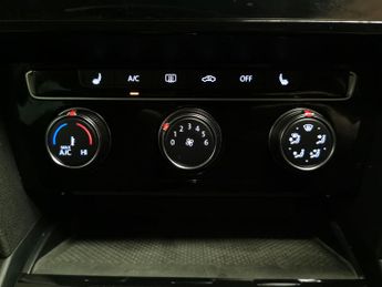 Volkswagen Passat 1.5 TSI EVO SEL DSG (150 ps) - PADDLE SHIFT - PARK SENSORS - AIR