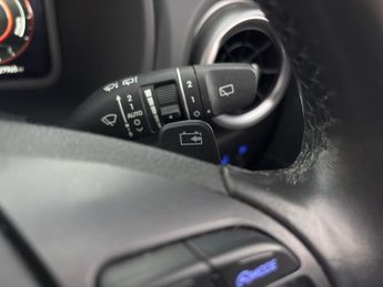 Hyundai Kona 64kWh Premium (10.5kW Charger) (204 ps) - UPGRADED SOUND - LED