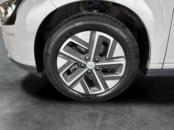 Hyundai Kona 64kWh Premium (10.5kW Charger) (204 ps) - UPGRADED SOUND - LED