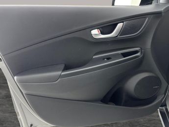 Hyundai Kona 64kWh Premium (10.5kW Charger) (204 ps) - UPGRADED SOUND - LED