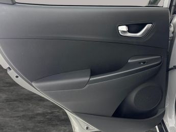 Hyundai Kona 64kWh Premium (10.5kW Charger) (204 ps) - UPGRADED SOUND - LED