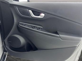 Hyundai Kona 64kWh Premium (10.5kW Charger) (204 ps) - UPGRADED SOUND - LED