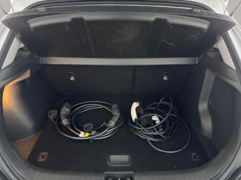 Hyundai Kona 64kWh Premium (10.5kW Charger) (204 ps) - UPGRADED SOUND - LED