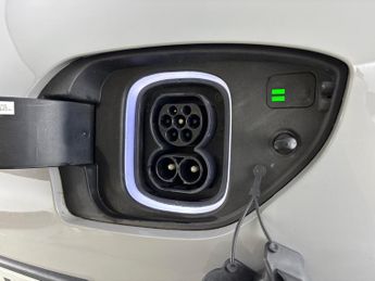 Hyundai Kona 64kWh Premium (10.5kW Charger) (204 ps) - UPGRADED SOUND - LED