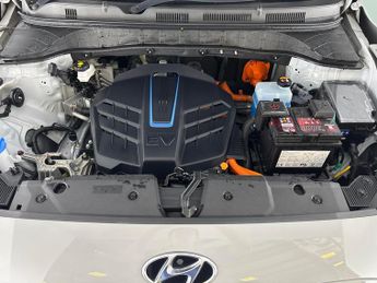 Hyundai Kona 64kWh Premium (10.5kW Charger) (204 ps) - UPGRADED SOUND - LED