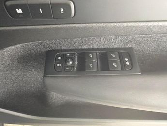 Volvo XC40 1.5h T4 Recharge 10.7kWh Plus Plug-in (211 ps) - KEYLESS ENTRY