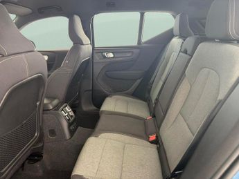Volvo XC40 1.5h T4 Recharge 10.7kWh Plus Plug-in (211 ps) - KEYLESS ENTRY