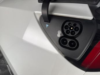 Tesla Model Y SUV RWD (346 ps) - HEATED STEERING - WIFI - BLIND SPOT ASSIST