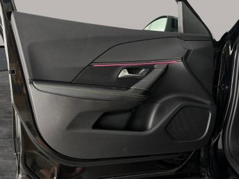Peugeot E-2008 50kWh GT (7kW Charger) (136 ps) - LED - REVERSE CAM - NAV