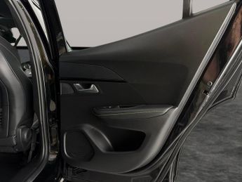 Peugeot E-2008 50kWh GT (7kW Charger) (136 ps) - LED - REVERSE CAM - NAV
