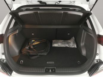 Hyundai Kona 64kWh Premium (10.5kW Charger) (204 ps) - KEYLESS ENTRY - LED - 