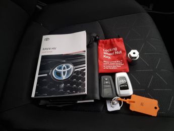 Toyota RAV4 2.5 VVT-h GPF Design CVT (218 ps) - REVERSE CAM - NAV - LANE DEP