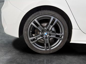 BMW 1 Series 1.5 118i M Sport (LCP) DCT (136 ps) - LANE DEPARTURE 