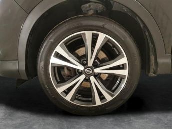 Nissan Qashqai 1.3 DIG-T N-Connecta DCT (160 ps) - BLACK ROOF RAILS - 360 CAM