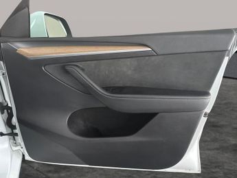 Tesla Model Y SUV RWD (346 ps) - HEATED STEERING - WIFI - BLIND SPOT ASSIST