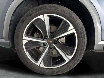 Cupra Formentor 1.4 eHybrid 12.8kWh V1 Plug-in DSG (204 ps) - KEYLESS ENTRY - LE