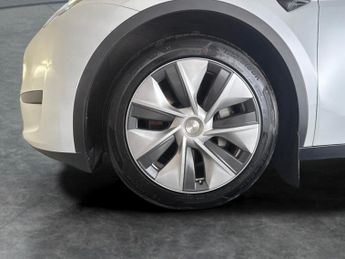 Tesla Model Y SUV RWD (346 ps) - HEATED STEERING - WIFI - BLIND SPOT ASSIST