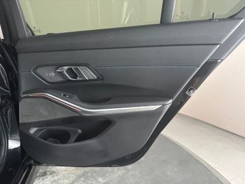 BMW 3 Series 2.0 320d M Sport xDrive (190 ps) - LEATHER - HK AUDIO - WIRELESS