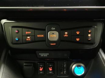 Nissan Leaf 39kWh Tekna (150 ps) - LED - REVERSE CAM - NAV