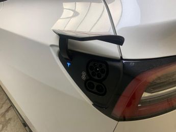 Tesla Model Y SUV RWD (346 ps) - HEATED STEERING - WIFI - BLIND SPOT ASSIST