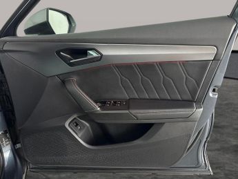 Cupra Formentor 1.4 eHybrid 12.8kWh V1 Plug-in DSG (204 ps) - KEYLESS ENTRY - LE