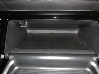 Peugeot E-2008 50kWh GT (7kW Charger) (136 ps) - BLACK ROOF RAILS - LED - REVER