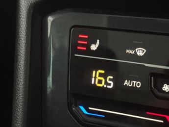 Volkswagen Tiguan 1.4 TSI 13kWh Elegance Plug-in DSG (245 ps) - REVERSE CAM - HEAT