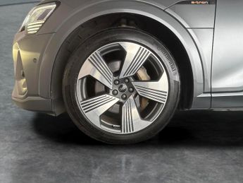 Audi e-tron 55 S line quattro 95kWh (11kW Charger) (408 ps) - ADJUSTABLE SUS