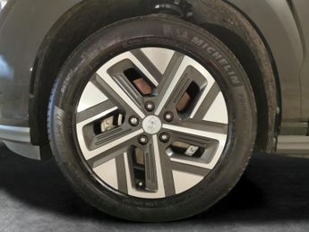 Hyundai Kona 64kWh Premium (10.5kW Charger) (204 ps) - HEATED SEATS - HEATED 