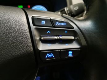 Hyundai Kona 64kWh Premium (10.5kW Charger) (204 ps) - HEATED SEATS - HEATED 
