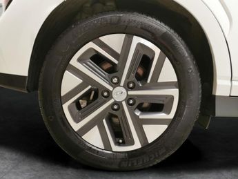 Hyundai Kona 64kWh Premium (10.5kW Charger) (204 ps) - HEATED SEATS - HEATED 