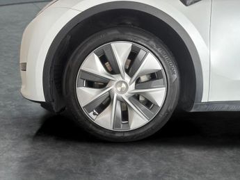 Tesla Model Y SUV RWD (346 ps) - HEATED STEERING - WIFI - BLIND SPOT ASSIST