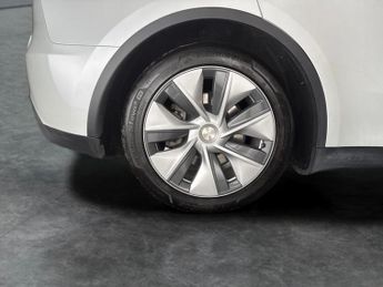 Tesla Model Y SUV RWD (346 ps) - HEATED STEERING - WIFI - BLIND SPOT ASSIST
