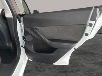 Tesla Model Y SUV RWD (346 ps) - HEATED STEERING - WIFI - BLIND SPOT ASSIST
