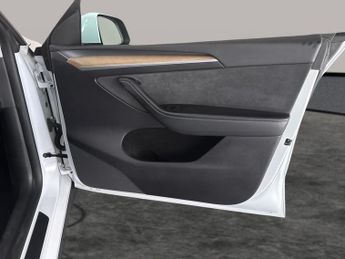Tesla Model Y SUV RWD (346 ps) - HEATED STEERING - WIFI - BLIND SPOT ASSIST
