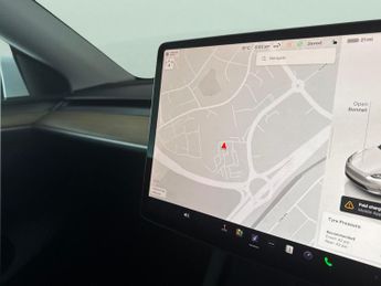 Tesla Model Y SUV RWD (346 ps) - HEATED STEERING - WIFI - BLIND SPOT ASSIST