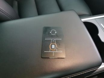 Tesla Model Y SUV RWD (346 ps) - HEATED STEERING - WIFI - BLIND SPOT ASSIST