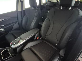 BMW iX1 30 66.5kWh xLine xDrive (11kW Charger) (313 ps) - COMFORT SEATS