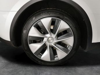 Tesla Model Y SUV RWD (346 ps) - HEATED STEERING - WIFI - BLIND SPOT ASSIST