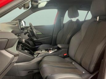 Peugeot E-2008 50kWh GT (7kW Charger) (136 ps) - BLACK ROOF RAILS - LED - REVER