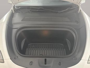 Tesla Model Y SUV RWD (346 ps) - HEATED STEERING - WIFI - BLIND SPOT ASSIST