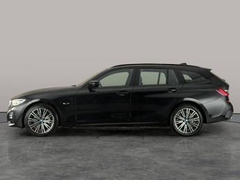 BMW 3 Series 2.0 330e 12kWh M Sport Touring Plug-in (292 ps) - ADAPTIVE LIGHT