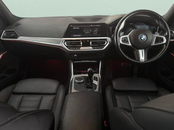 BMW 3 Series 2.0 330e 12kWh M Sport Touring Plug-in (292 ps) - ADAPTIVE LIGHT