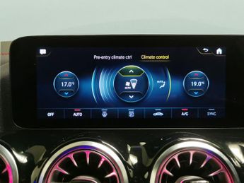 Mercedes-Benz EQA EQA 250 66.5kWh AMG Line (190 ps) - NAV - MIRROR PACKAGE