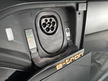 Audi e-tron 50 Black Edition quattro 71.2kWh (11kW Charger) (313 ps) - ADJUS