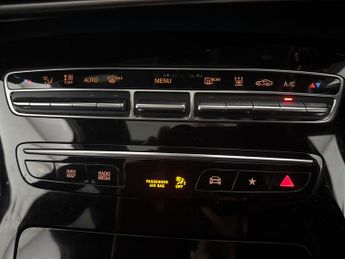 Mercedes-Benz EQC EQC 400 80kWh AMG Line (Premium Plus) 4MATIC (408 ps) - SELF PAR