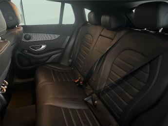 Mercedes-Benz EQC EQC 400 80kWh AMG Line (Premium Plus) 4MATIC (408 ps) - SELF PAR