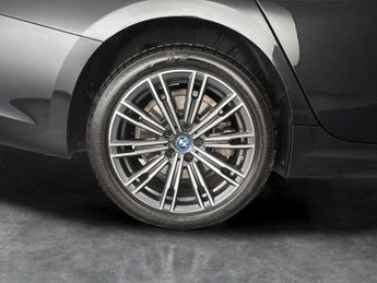 BMW 3 Series 2.0 330e 12kWh M Sport Touring Plug-in (292 ps) - ADAPTIVE LIGHT