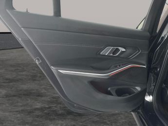BMW 3 Series 2.0 330e 12kWh M Sport Touring Plug-in (292 ps) - ADAPTIVE LIGHT