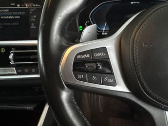 BMW 3 Series 2.0 330e 12kWh M Sport Touring Plug-in (292 ps) - ADAPTIVE LIGHT